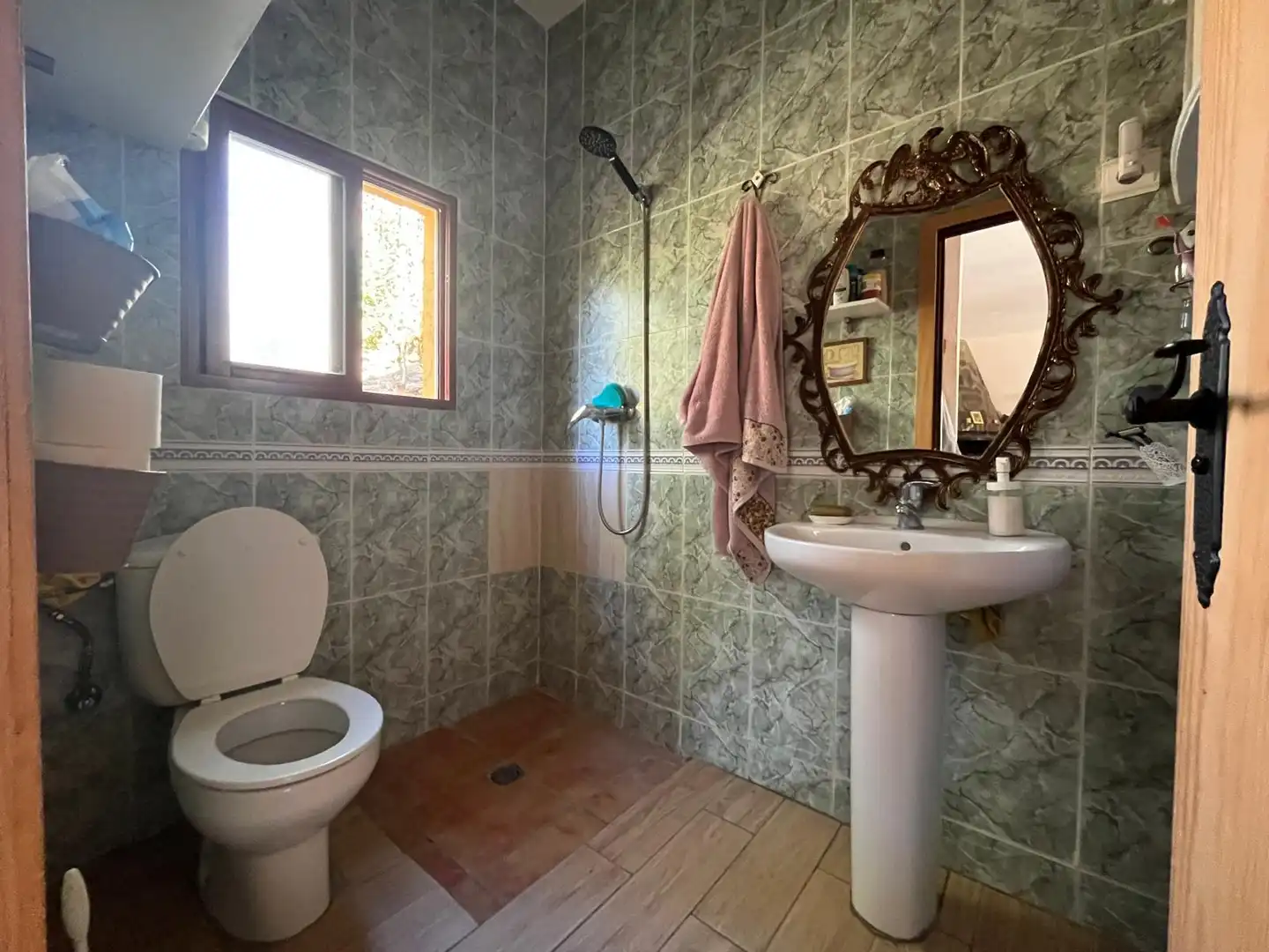 Baño de Finca rústica en venta en Dúrcal con Jardín privado, Terraza y Amueblado