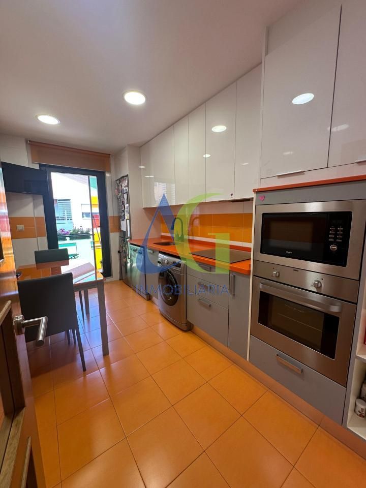 Cuina de Dúplex en venda en Villaquilambre amb Calefacció, Parquet i Terrassa