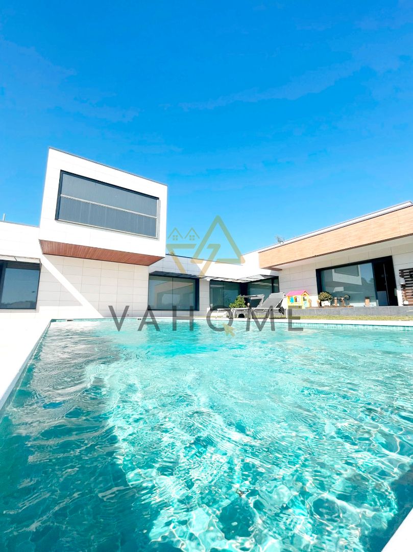 Piscina de Casa o chalet en venta en San Román de los Montes con Aire acondicionado, Calefacción y Jardín privado