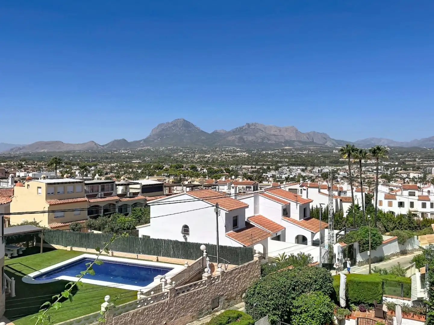 Vista exterior de Casa o chalet en venta en L'Alfàs del Pi con Aire acondicionado, Jardín privado y Terraza