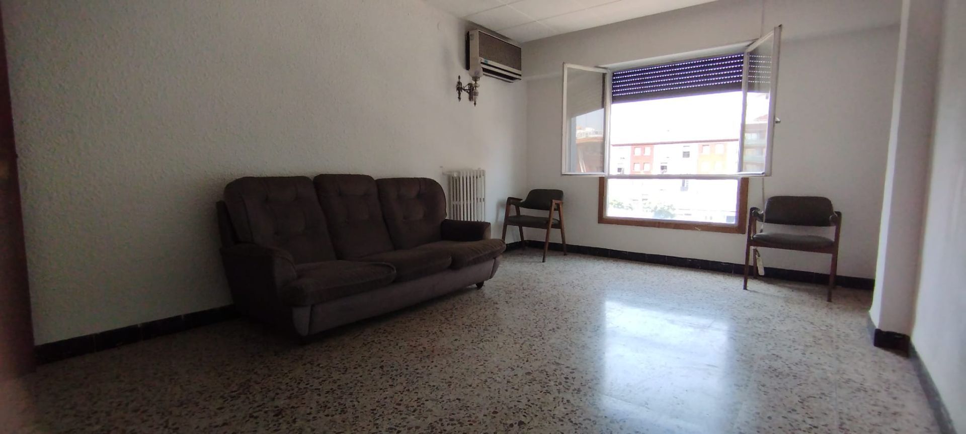 Sala d'estar de Pis en venda en  Zaragoza Capital amb Calefacció i Terrassa