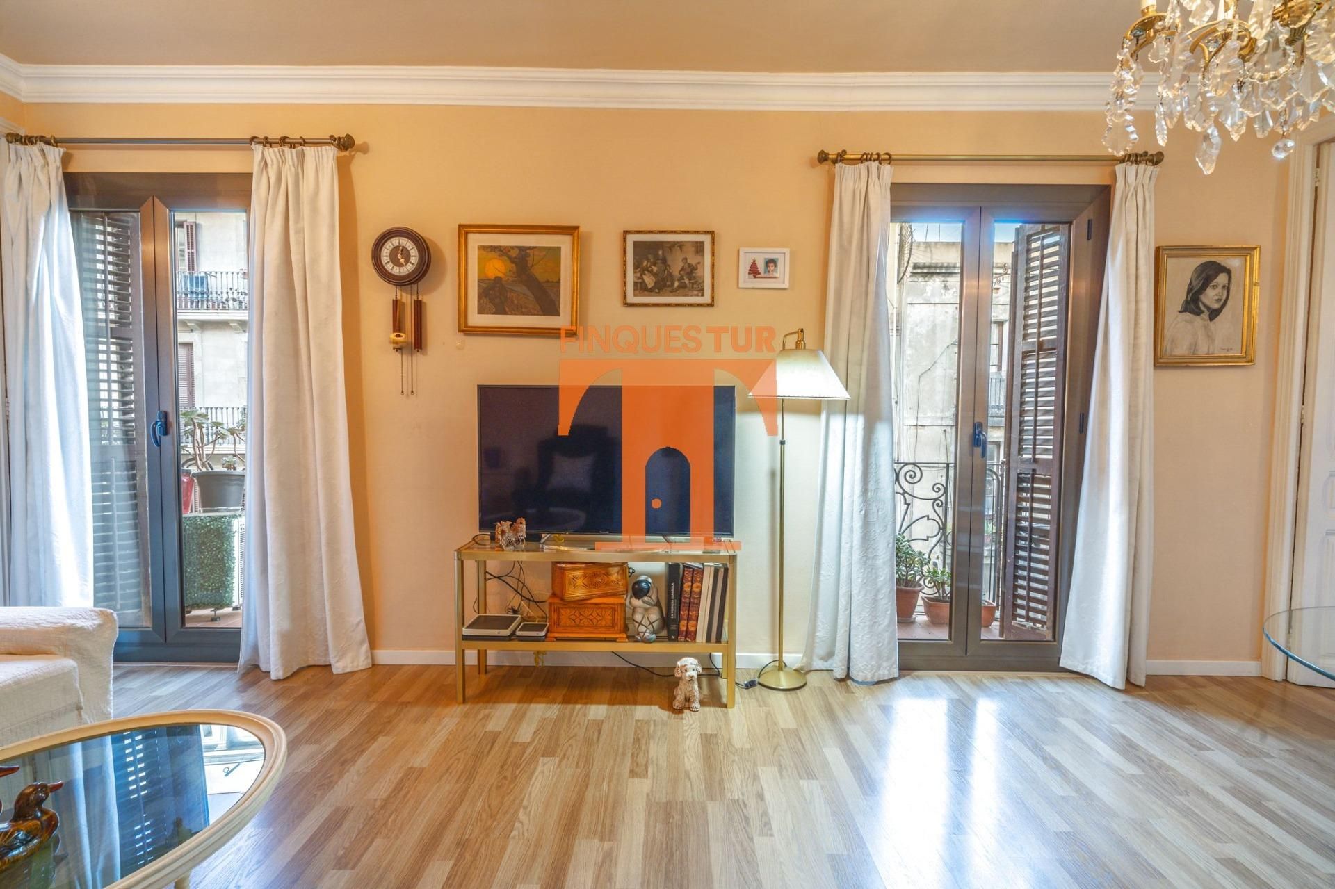 Flat for sale in Sant Antoni, Eixample