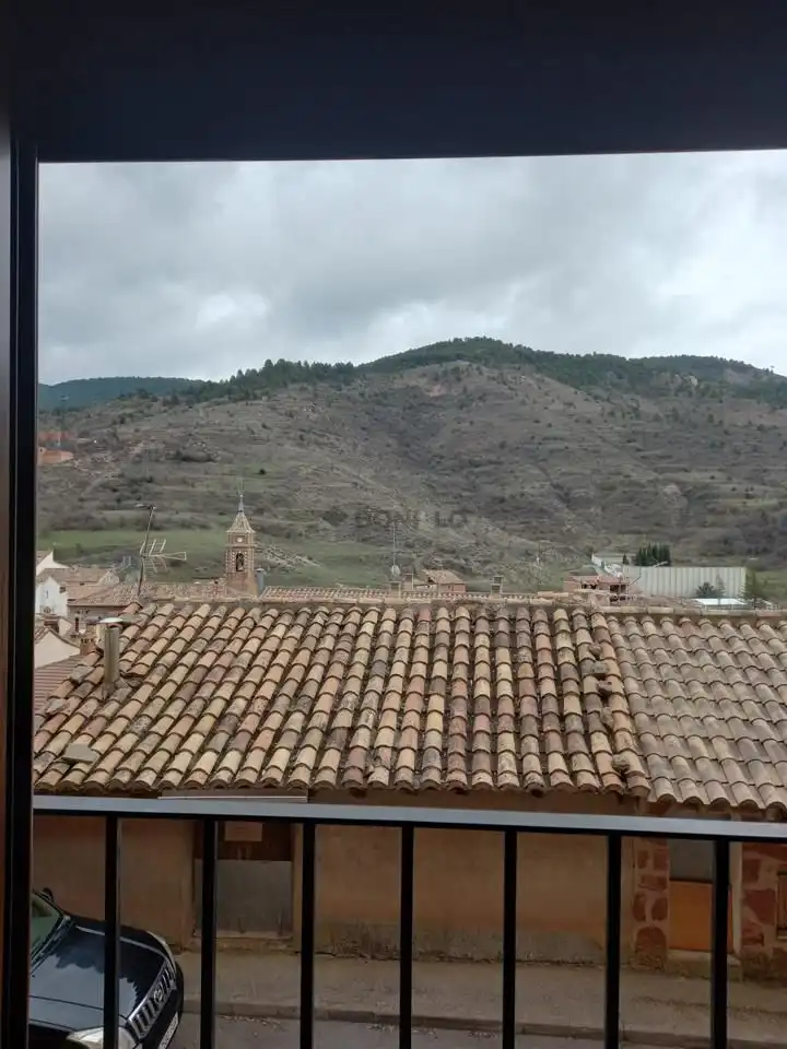 Piso en venta en Camarena de la Sierra con Calefacción, Parquet y Amueblado