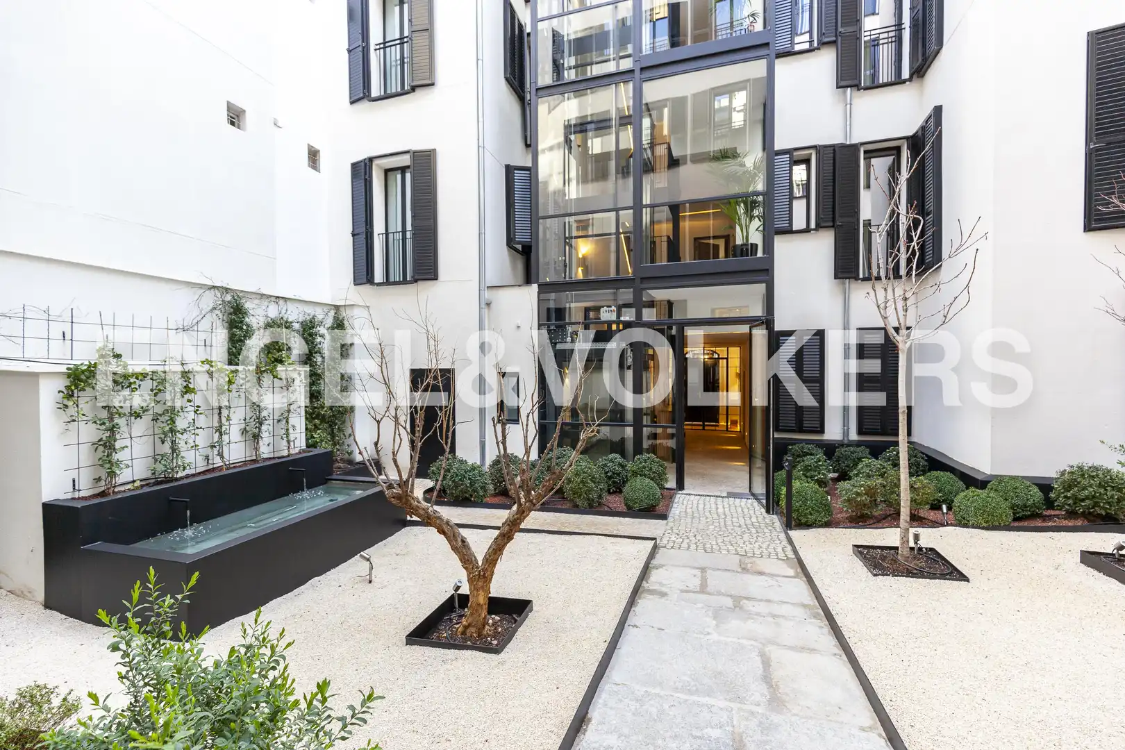 Außenansicht von Wohnung zur Miete in Madrid mit Klimaanlage, Heizung und Balkon