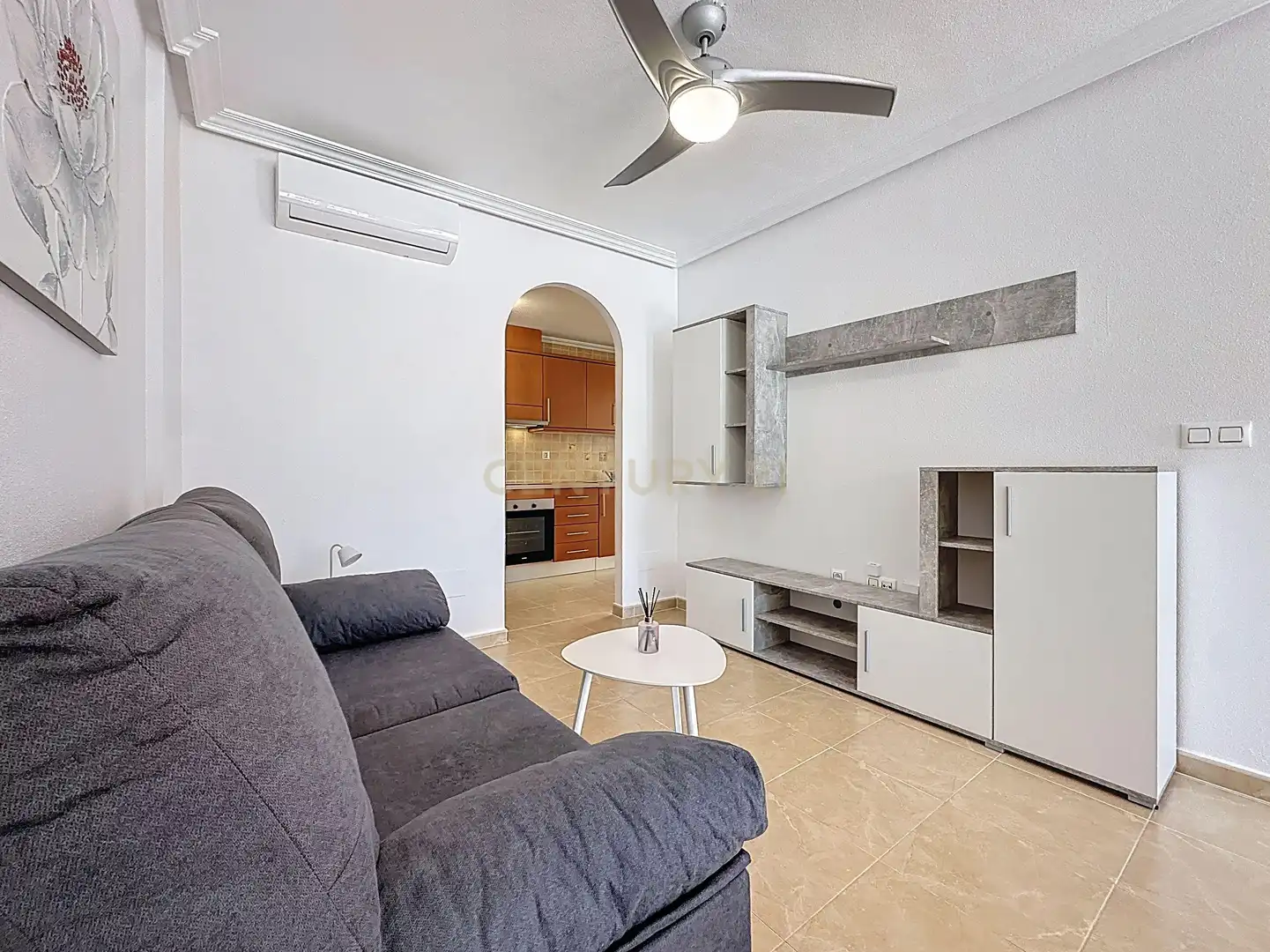 Sala de estar de Apartamento de alquiler en Orihuela con Aire acondicionado, Horno y Piscina comunitaria