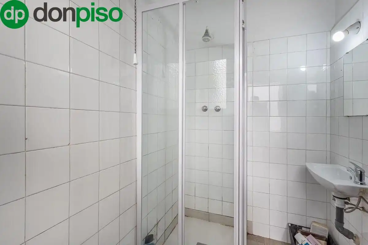 Bathroom of Flat for sale in Granada  with Heating and Balcony