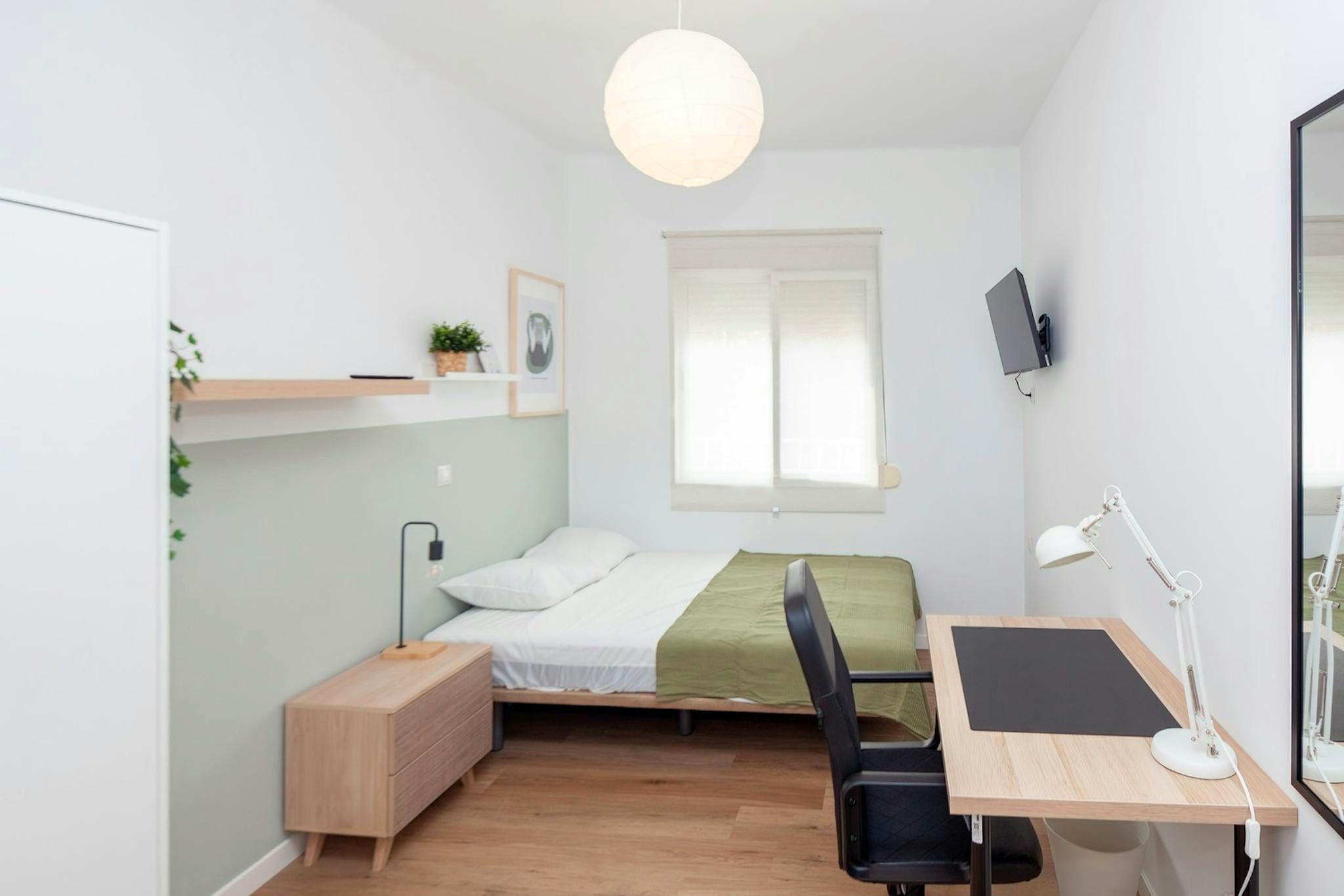 Bedroom of Flat to share in  Valencia Capital  with Furnished, Washing machine and TV