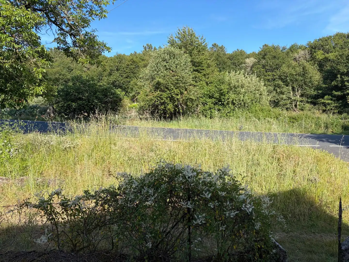 Einfamilien-Reihenhaus zum Verkauf in San Cristovo de Cea mit Privatgarten und Balkon