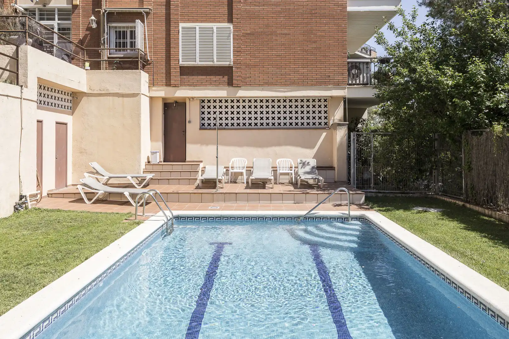 Piscina de Pis en venda en Barcelona amb Calefacció, Jardí privat i Terrassa