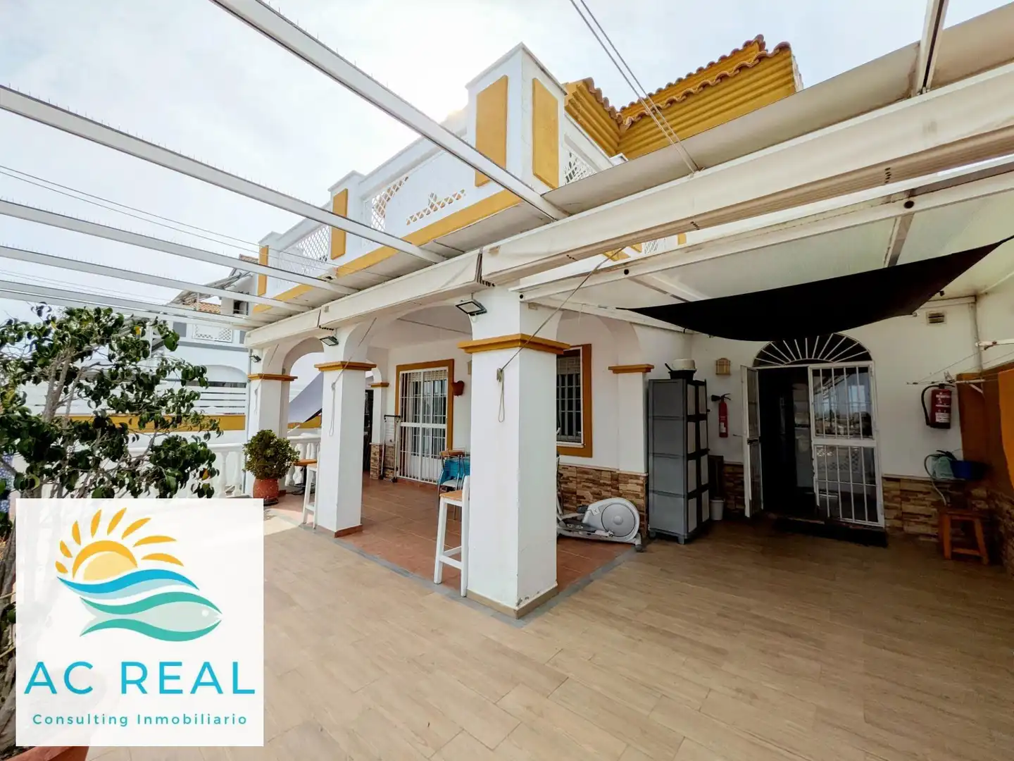 Chalet con piscina en venta en Calle HAITI, imagen 2