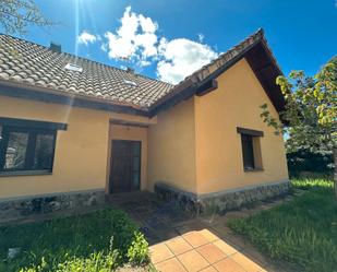 Vista exterior de Casa o xalet en venda en Collado Mediano amb Jardí privat, Traster i Jacuzzi