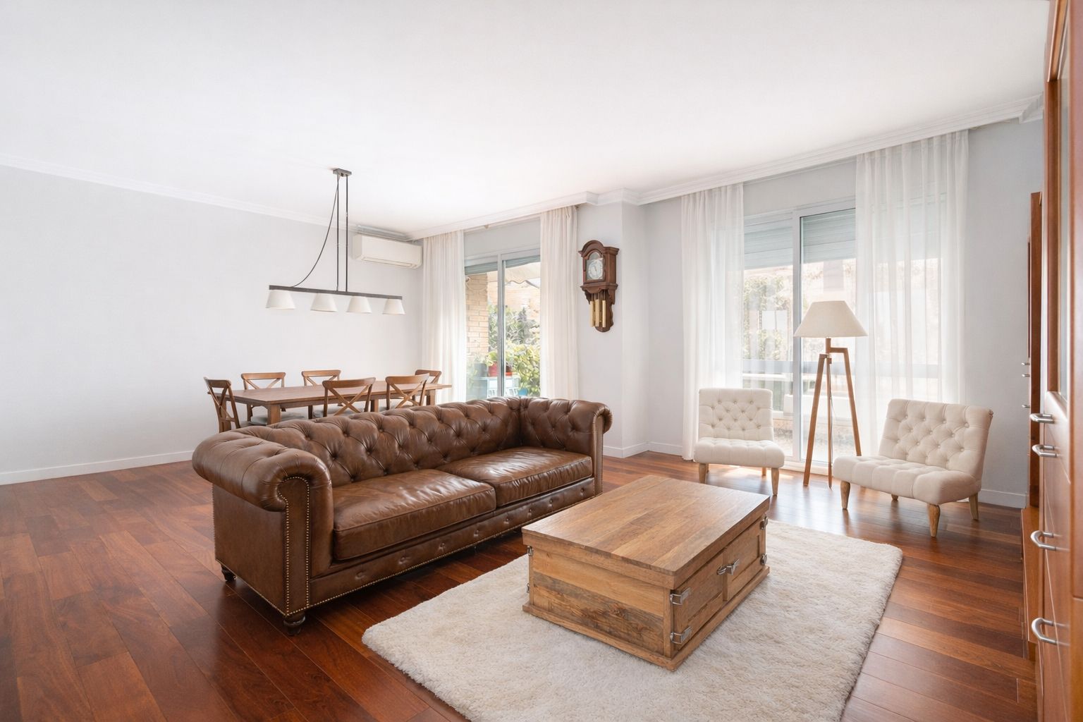 Living room of Flat for sale in Sant Cugat del Vallès  with Air Conditioner, Heating and Oven