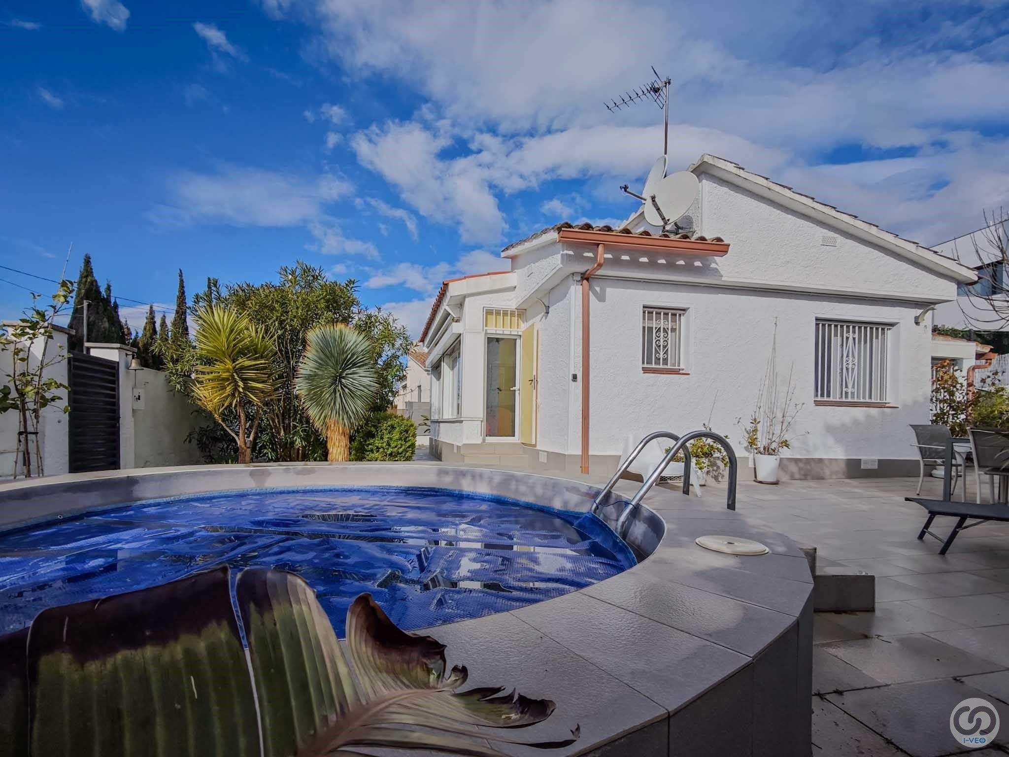Swimming pool of House or chalet for sale in Roses  with Air Conditioner, Terrace and Storage room