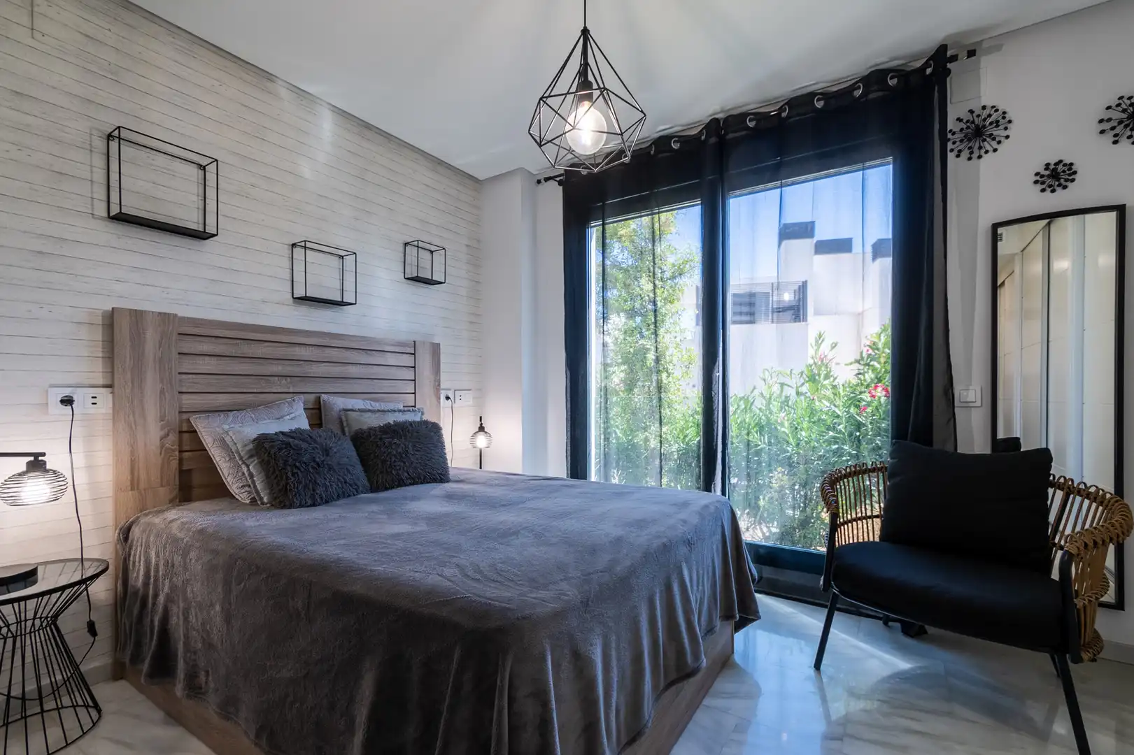 Habitación de Apartamento de alquiler en Marbella con Aire acondicionado, Terraza y Trastero