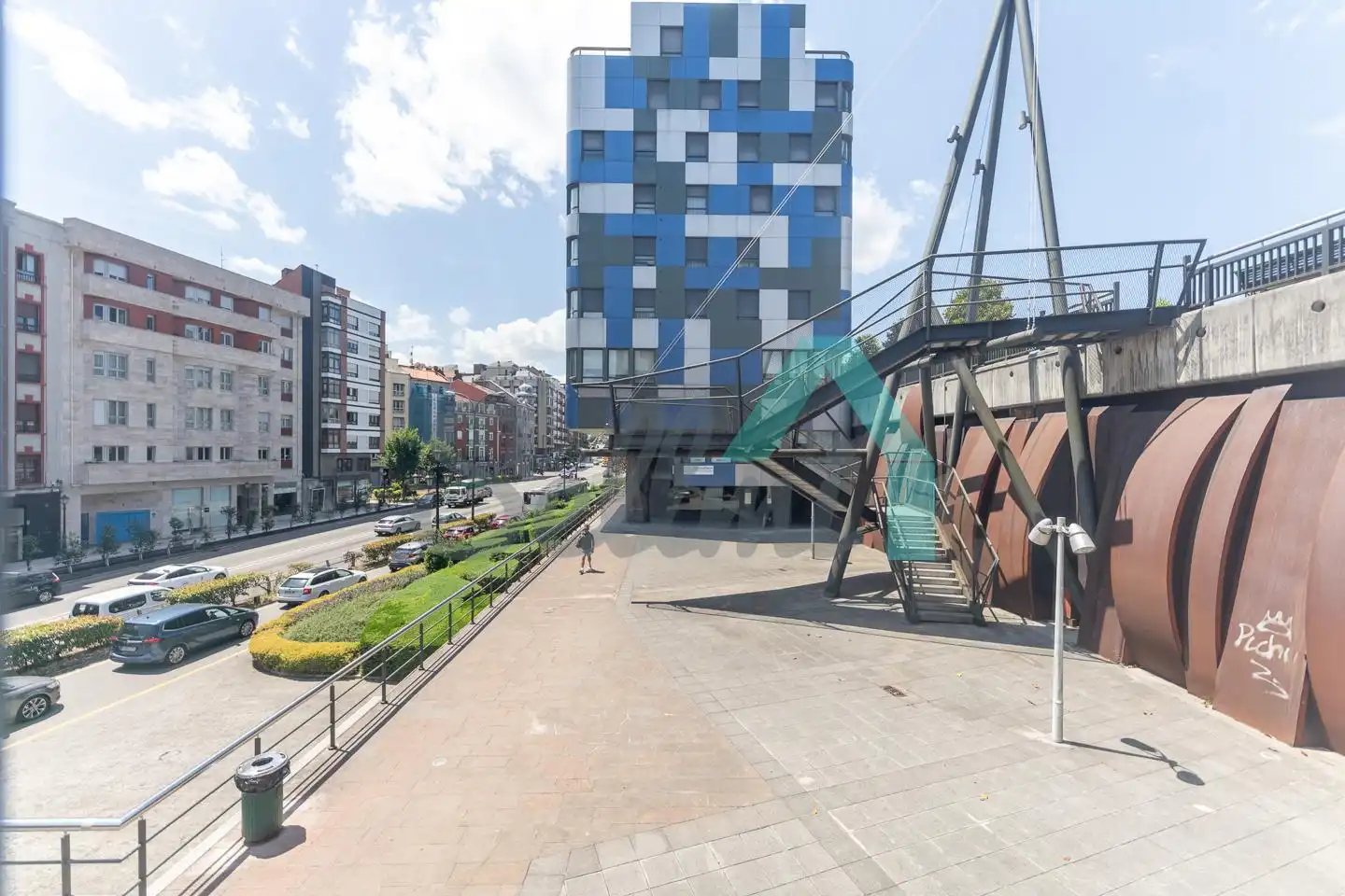 Vista exterior de Piso en venta en Oviedo  con Parquet