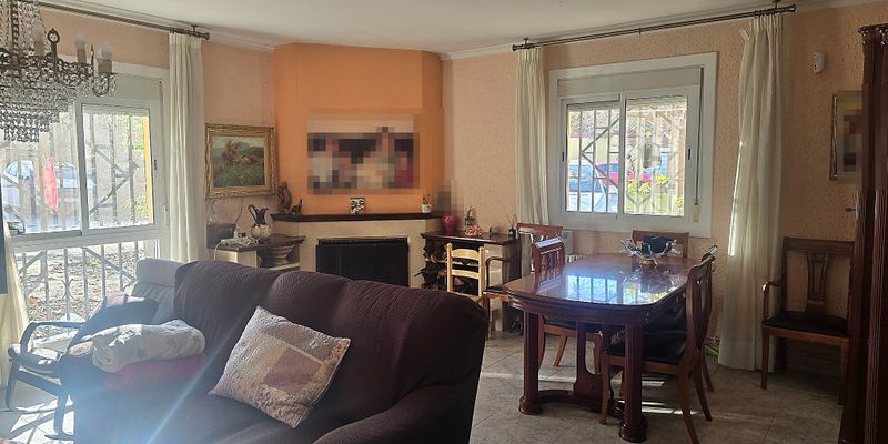 Sala d'estar de Finca rústica en venda en Sabadell amb Jardí privat