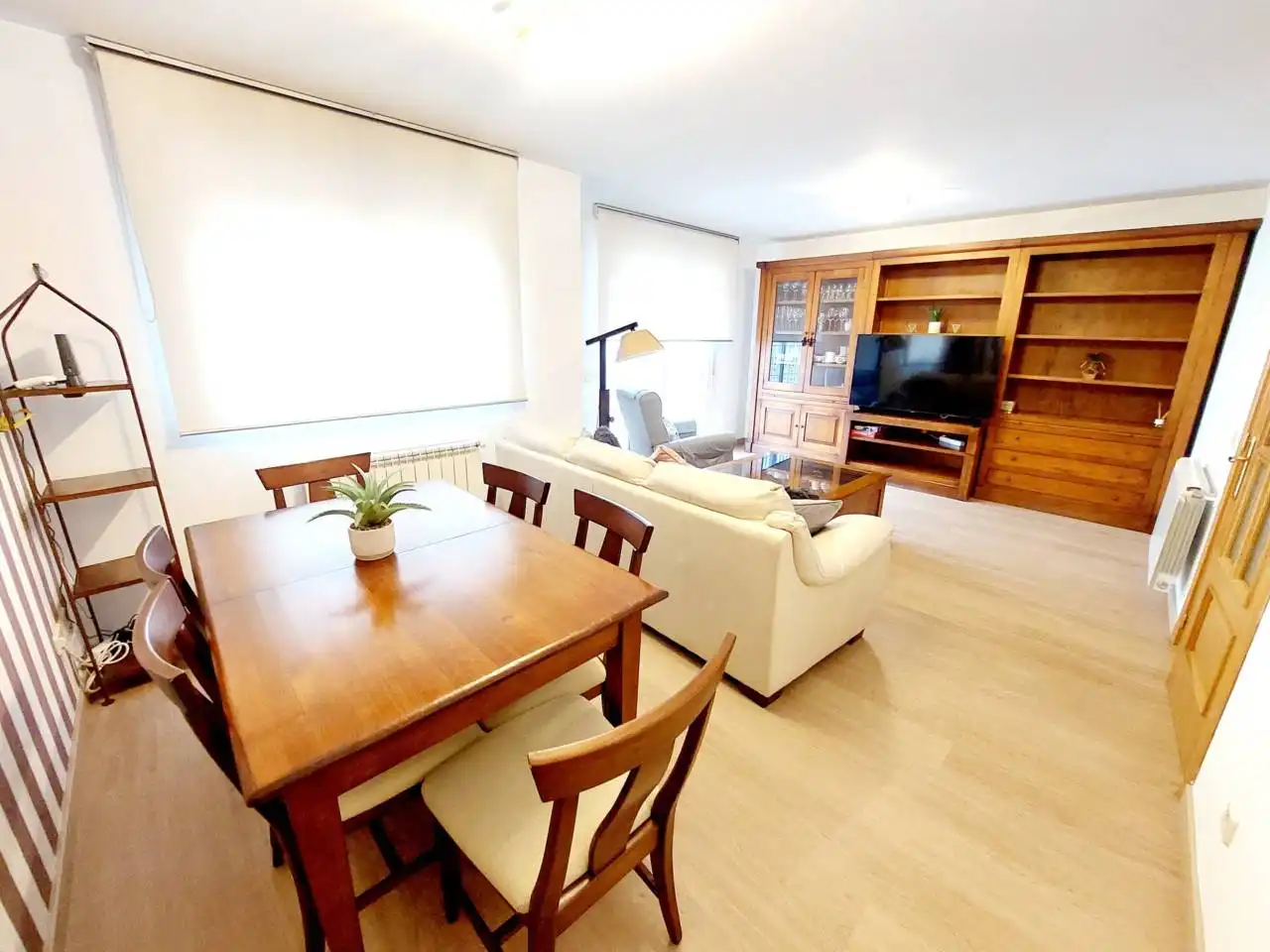 Sala de estar de Casa adosada en venta en Fuenlabrada con Aire acondicionado, Calefacción y Piscina comunitaria