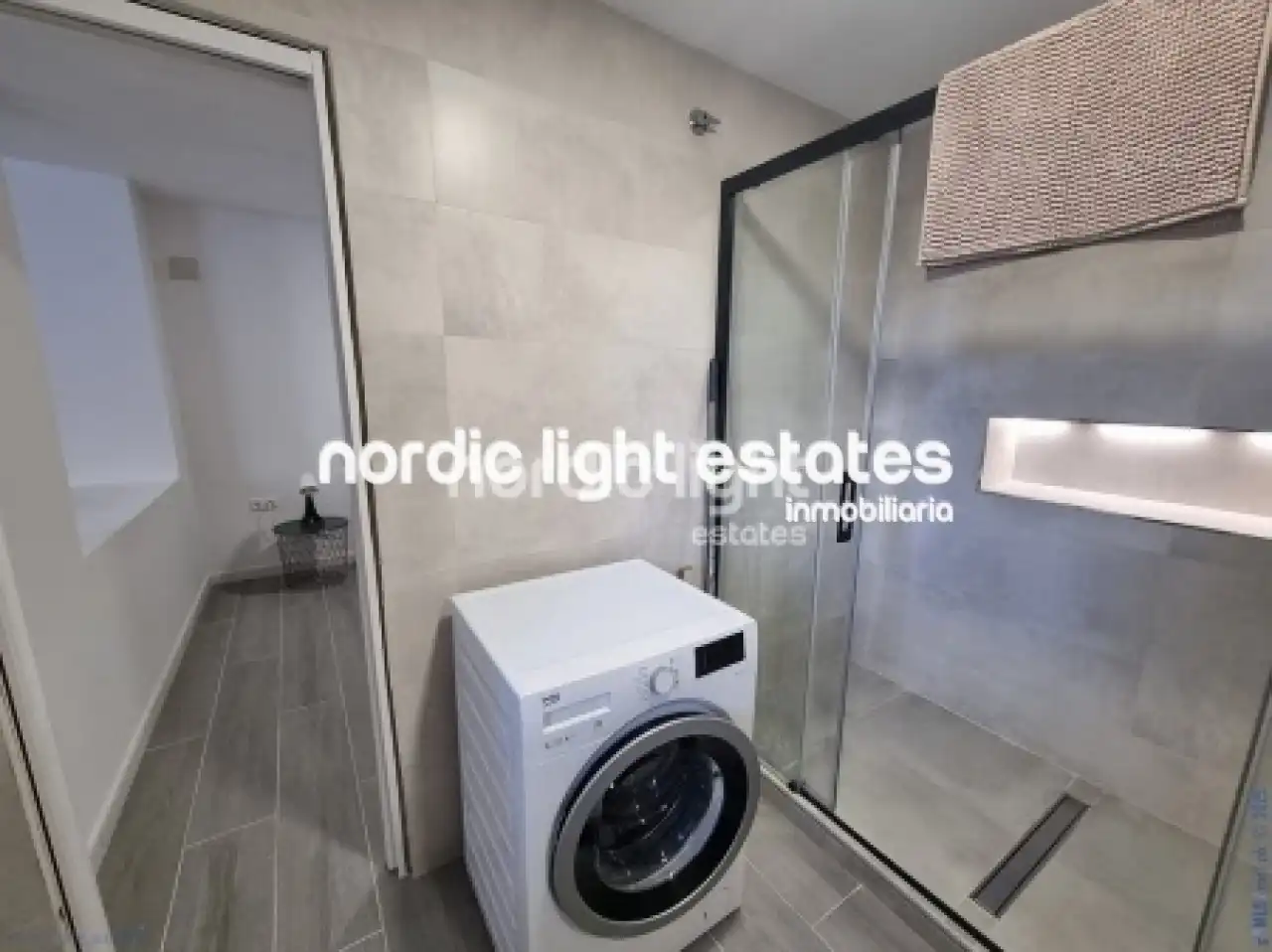 Baño de Piso en venta en Torrox con Aire acondicionado y Amueblado