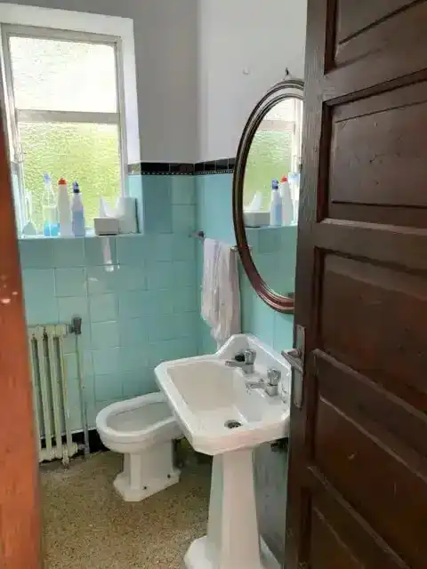 Bany de Casa o xalet en venda en Pontevedra Capital  amb Calefacció, Jardí privat i Traster