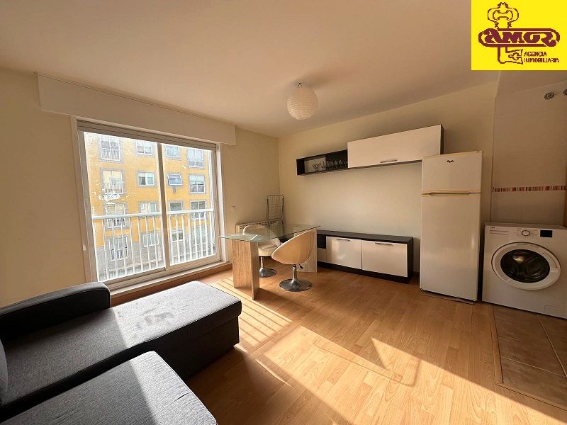 Sala d'estar de Estudi en venda en Brión amb Aire condicionat, Calefacció i Traster