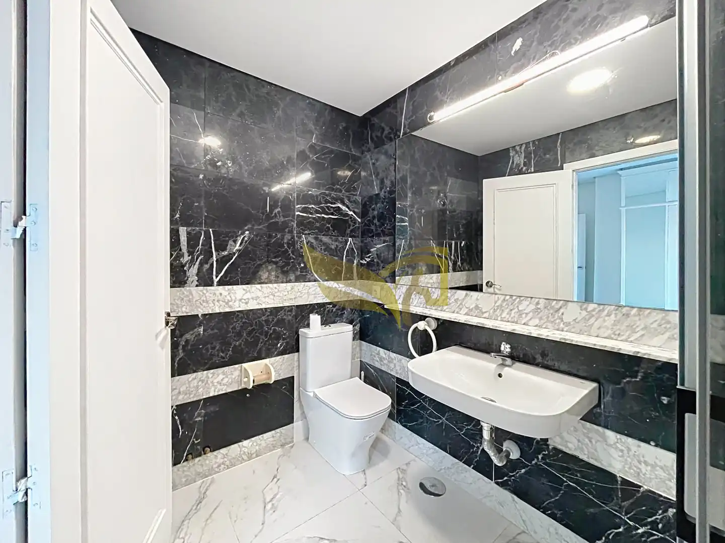 Baño de Ático en venta en Sevilla con Aire acondicionado y Terraza