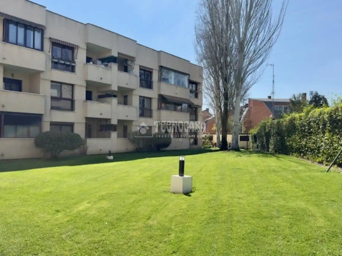 Vista exterior de Pis en venda en Las Rozas de Madrid