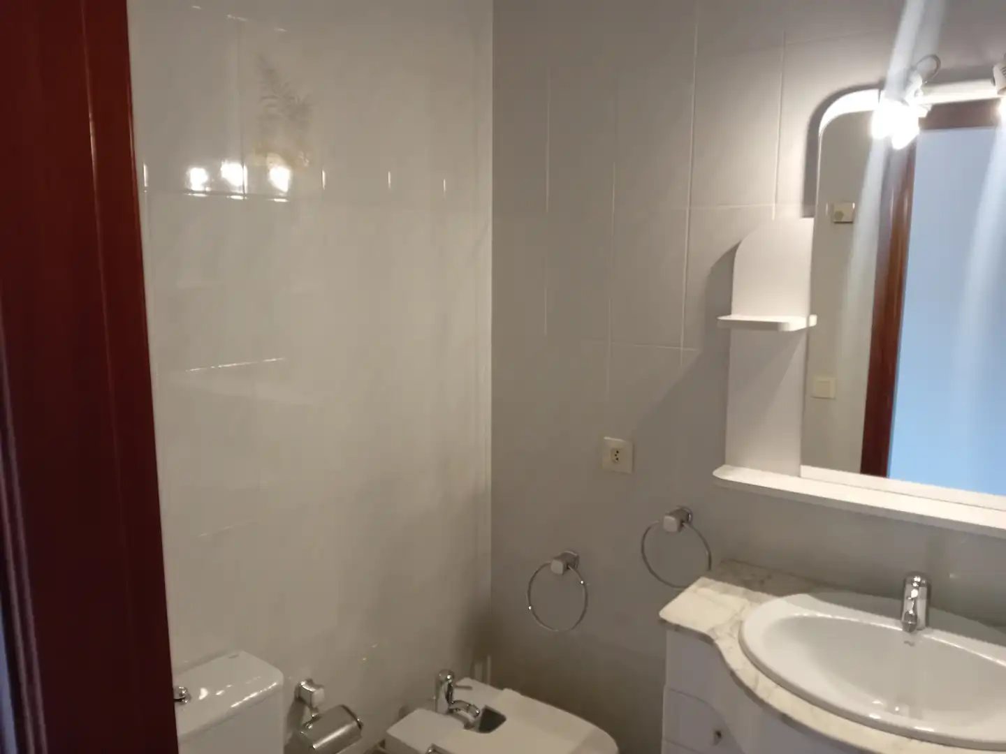 Bany de Casa adosada en venda en Girona amb Calefacció, Jardí privat i Rentadora