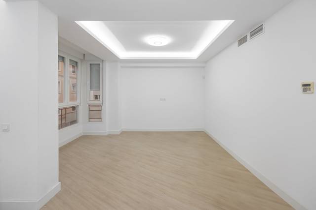 Piso en Venta en Calle Duquesa de Parcent en Ensanche Centro - Puerto