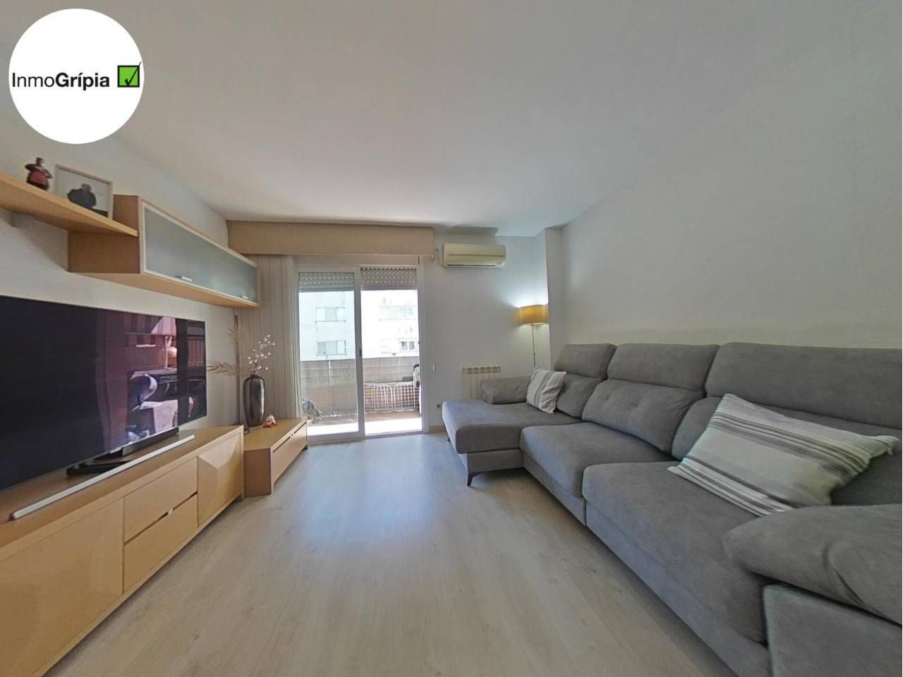 Living room of Flat for sale in Terrassa  with Air Conditioner, Heating and Private garden