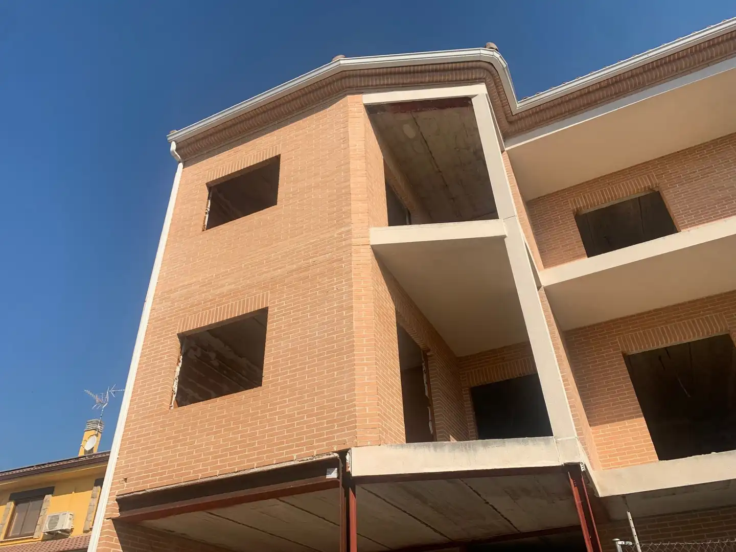 Buildings for sale in LAS PERALERAS, 8, El Tiemblo