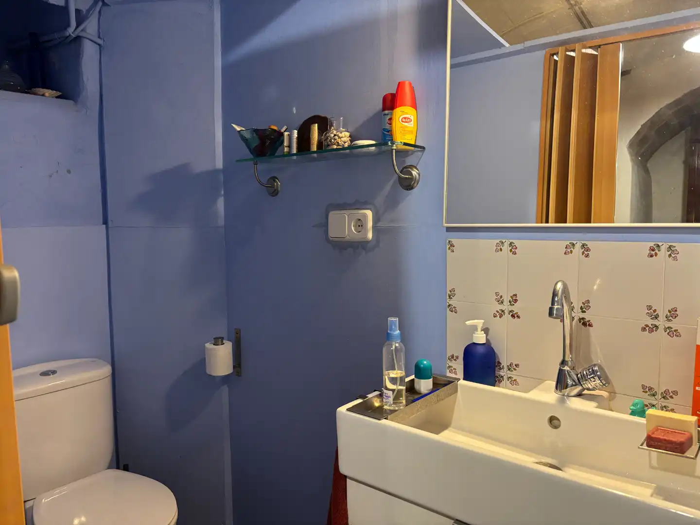 Badezimmer von Einfamilien-Reihenhaus zum Verkauf in Flaçà mit Klimaanlage, Heizung und Privatgarten