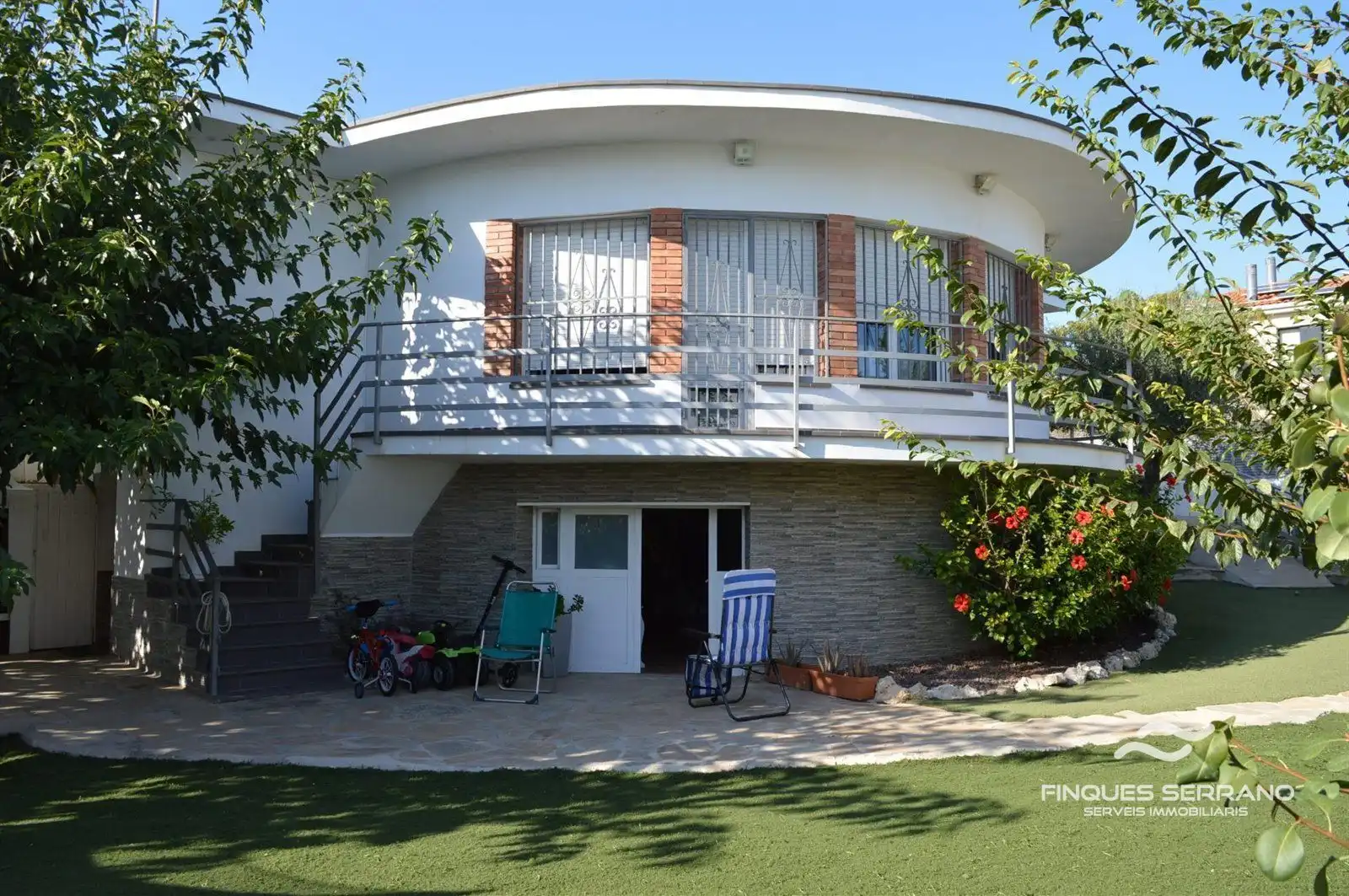 Vista exterior de Casa o chalet en venta en Vilanova i la Geltrú con Calefacción, Terraza y Trastero