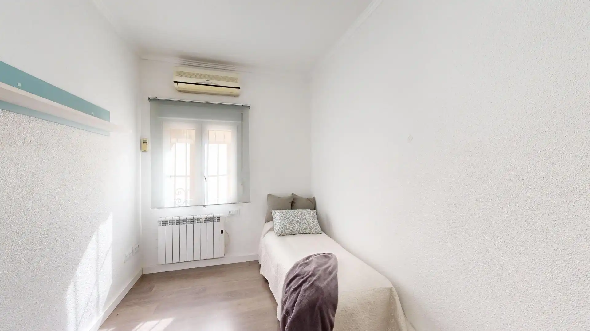 Bedroom of Flat for sale in Cartagena  with Air Conditioner, Heating and Storage room