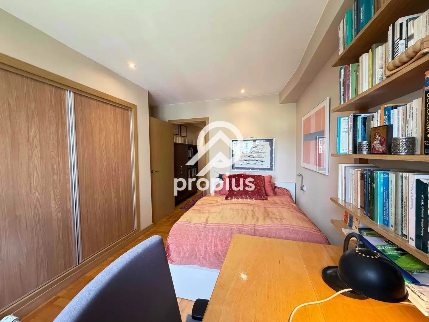 Bedroom of Flat for sale in Oviedo   with Heating, Parquet flooring and Oven