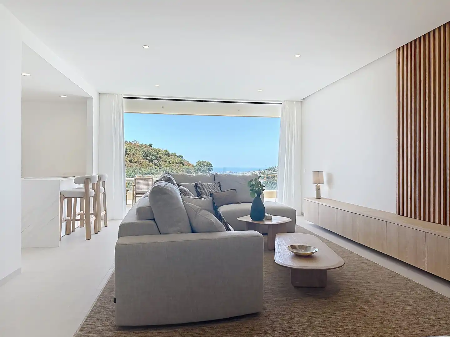 Living room of Apartments for sale in Benahavís  with Air Conditioner, Terrace and Storage room