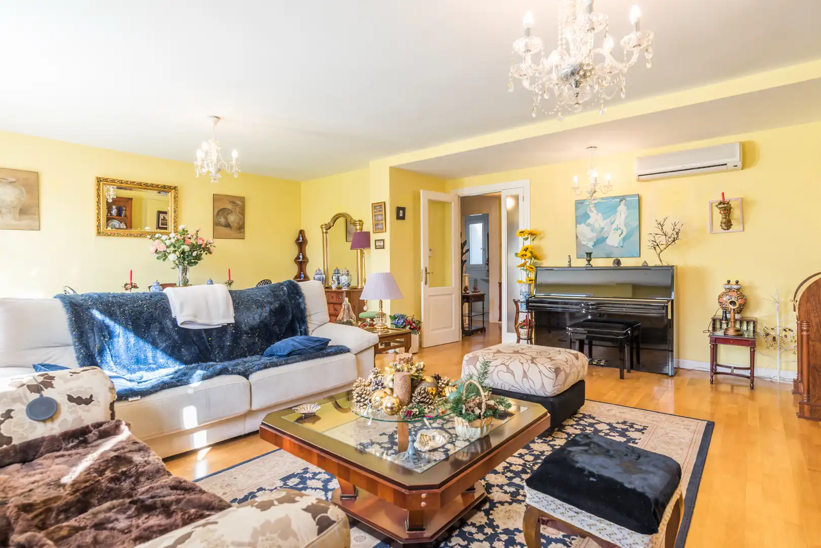 Sala d'estar de Casa adosada en venda en San Agustín del Guadalix amb Aire condicionat, Calefacció i Jardí privat