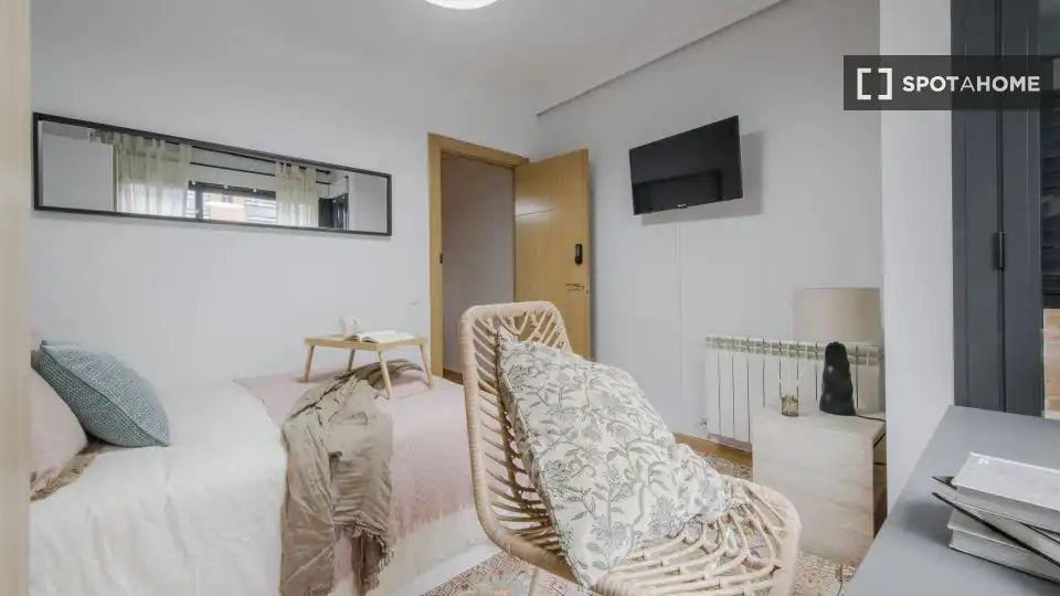 Habitación de Piso para compartir en Madrid con Aire acondicionado, Calefacción y Amueblado