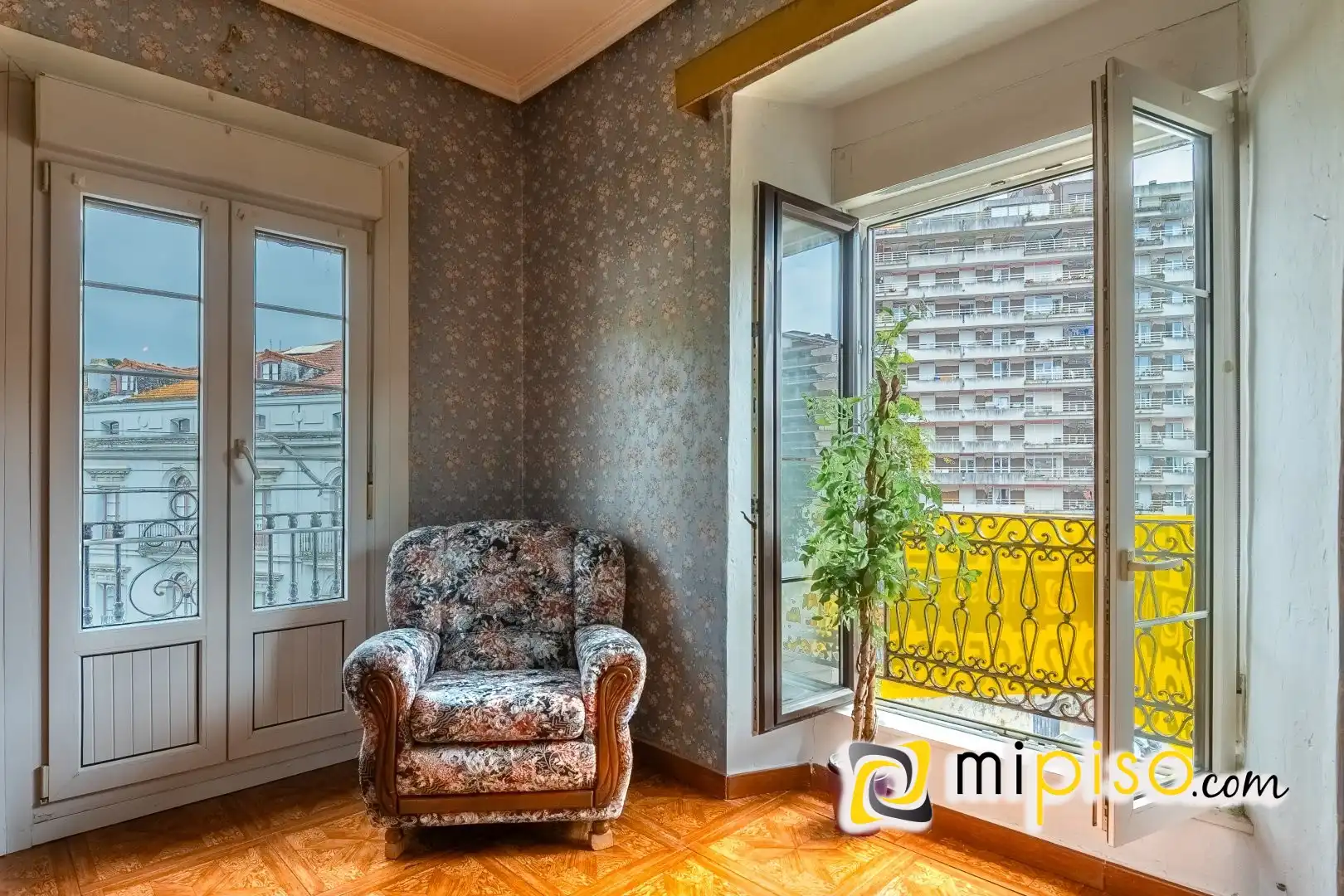 Living room of Flat for sale in Laredo  with Heating and Balcony