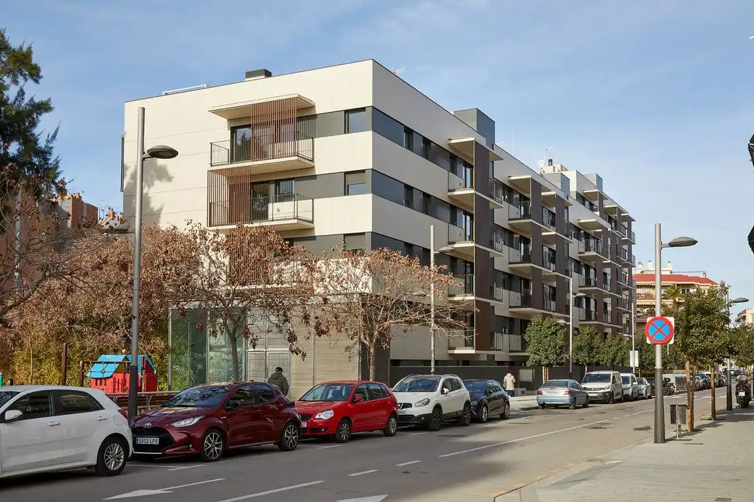 Außenansicht von Wohnung zur Miete in Sant Joan Despí mit Klimaanlage, Heizung und Privatgarten