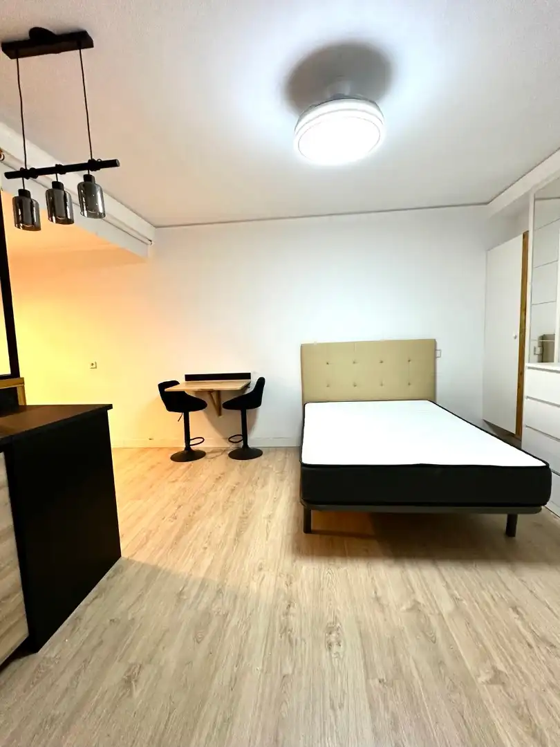 Dormitori de Apartament de lloguer en Águilas amb Aire condicionat, Calefacció i Moblat