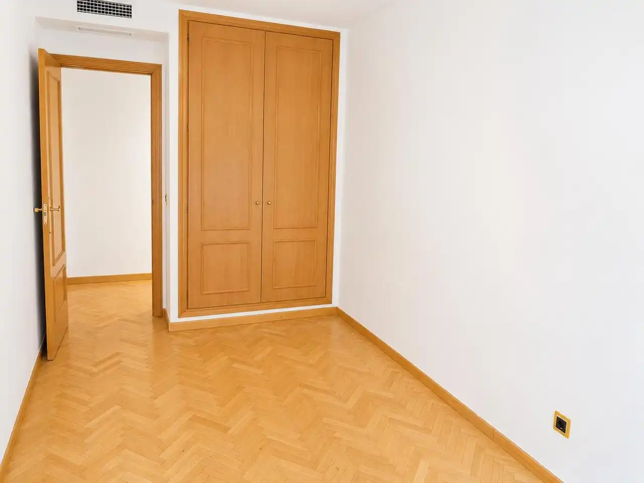 Wohnung zum Verkauf in Madrid mit Klimaanlage, Heizung und Parkett