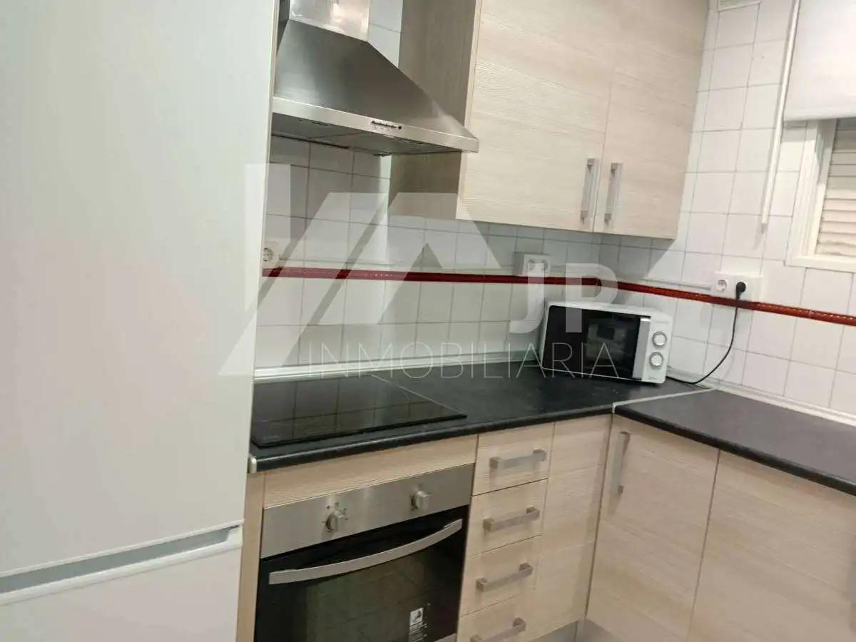 Wohnung zur Miete in Calle Buensuceso, Centro - Sagrario