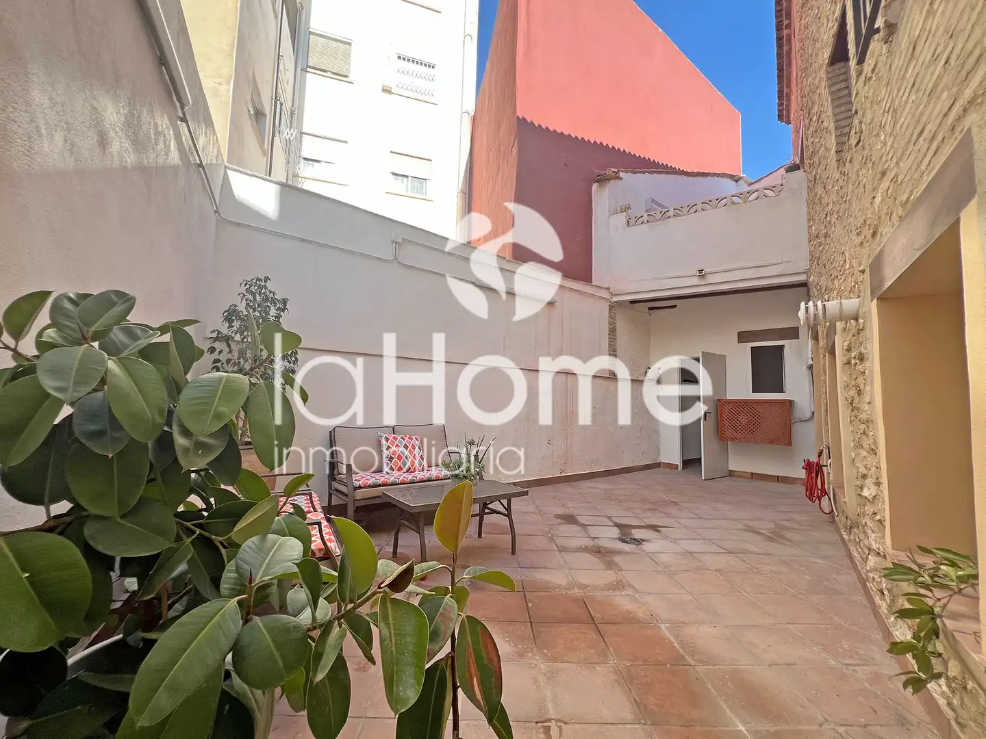 Vista exterior de Casa adosada en venta en Paterna con Aire acondicionado, Terraza y Horno