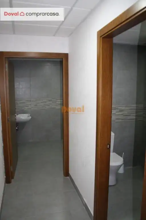 Baño de Oficina de alquiler en O Porriño   con Calefacción