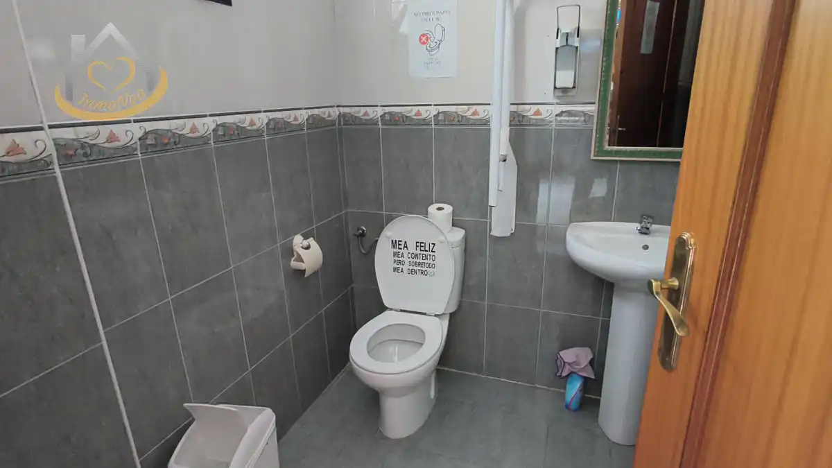 Badezimmer von Geschaftsraum zum Verkauf in Aljaraque mit Klimaanlage, Terrasse und Möbliert