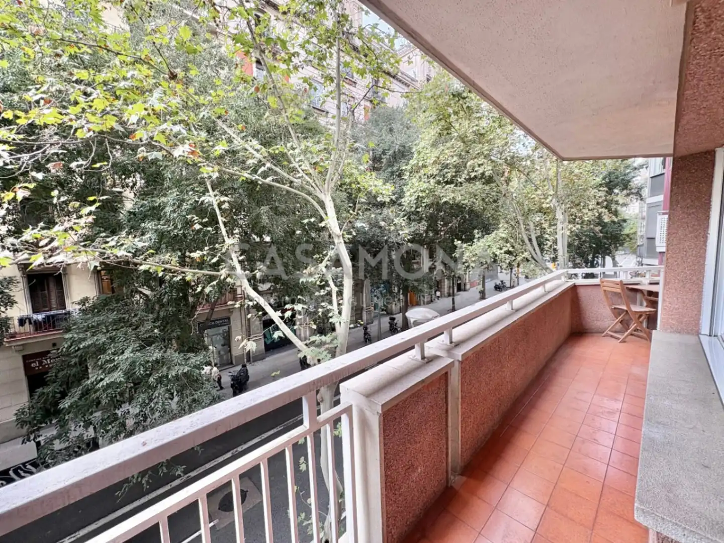 Außenansicht von Wohnungen zum Verkauf in Barcelona mit Klimaanlage, Heizung und Balkon
