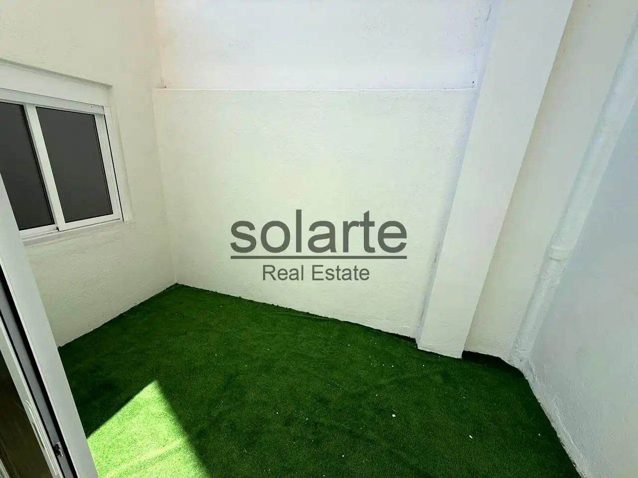 Vista exterior de Planta baixa en venda en L'Hospitalet de Llobregat amb Parquet i Terrassa