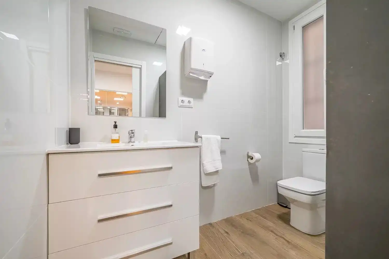 Badezimmer von Geschaftsraum zur Miete in Madrid mit Klimaanlage