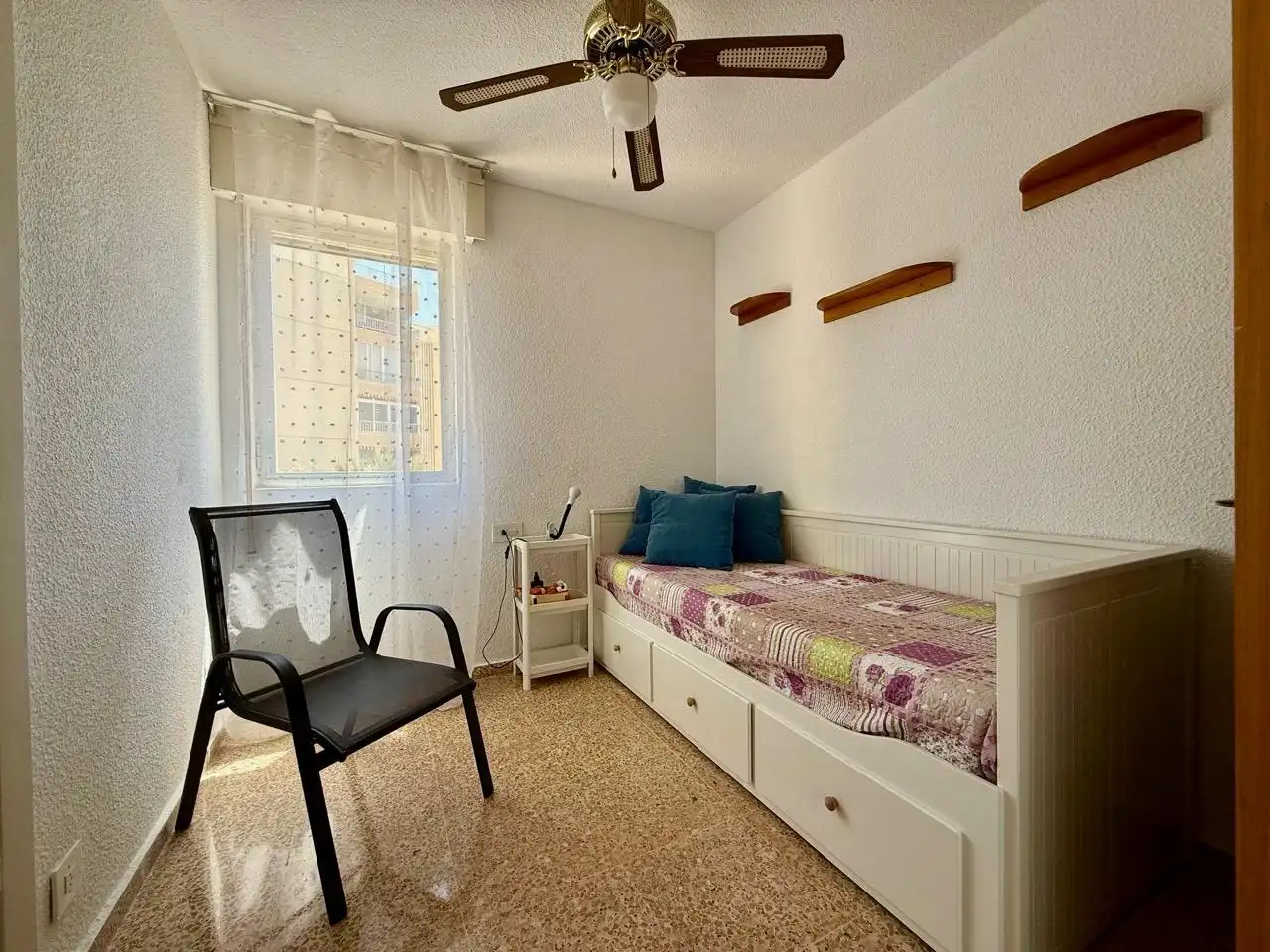 Dormitori de Apartament en venda en Villajoyosa / La Vila Joiosa amb Jardí privat, Terrassa i Balcó