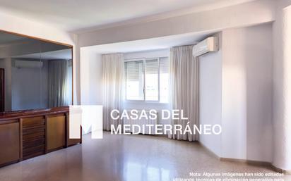 Bedroom of Flat for sale in  Valencia Capital  with Air Conditioner and Balcony